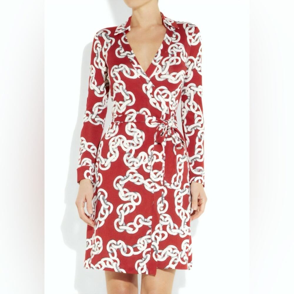 DVF 100% silk Chain Link Print Wrap Dress Size 0